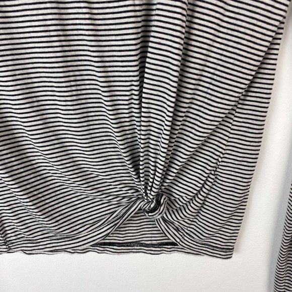 Brandy Melville twist front stripe top one size long sleeve black and white - Picture 3 of 4